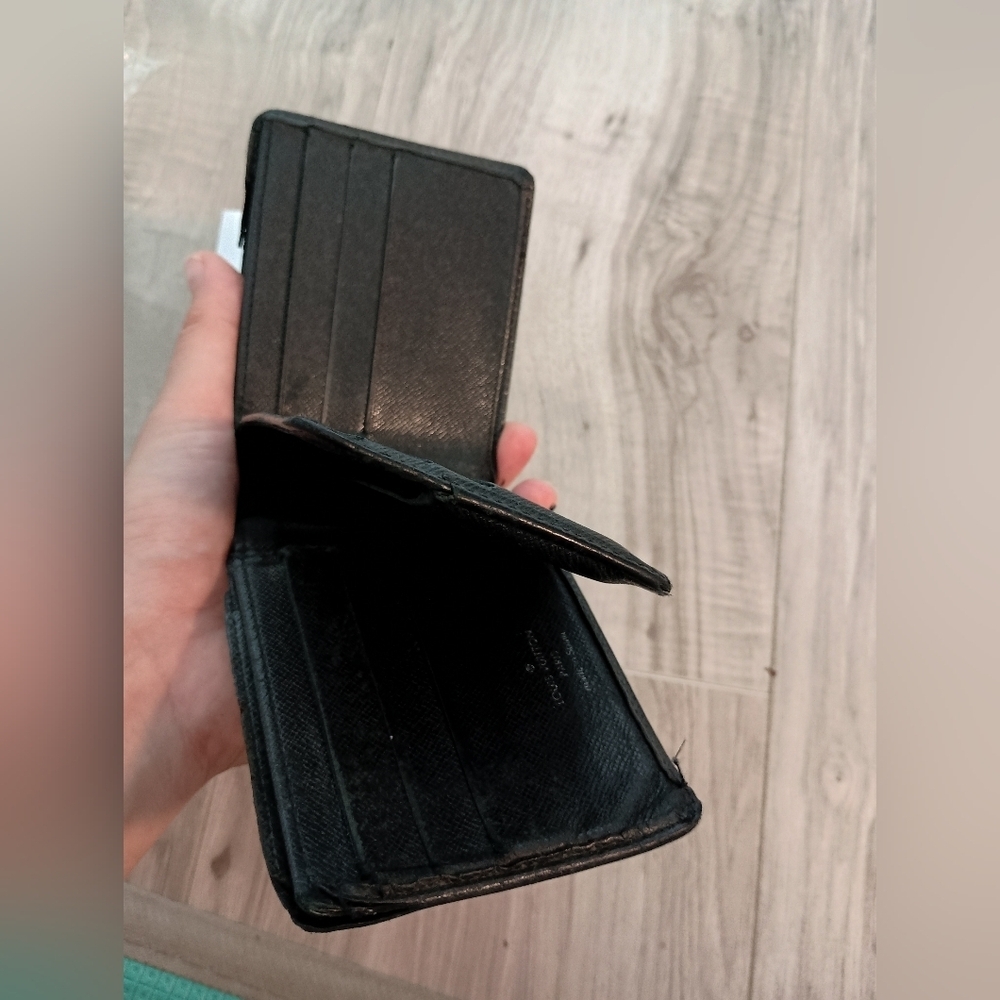 Authentic Louis Vuitton Black Taiga Leather Mens Multiple Wallet - Picture 8 of 14